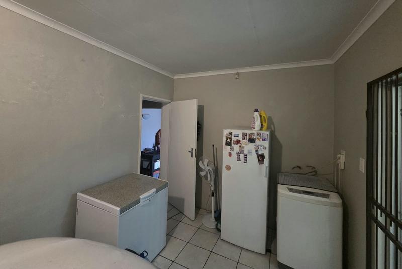 3 Bedroom Property for Sale in Oakglen Western Cape